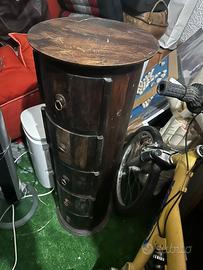 Mobiletto ingresso stile etnico