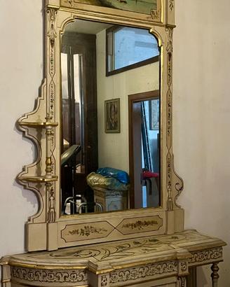 Consolle con specchiera in stile Liberty
