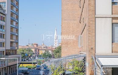 MODENA - VIA EMILIA EST - A DUE PASSI DA LARGO GAR