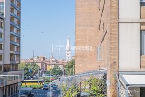 MODENA - VIA EMILIA EST - A DUE PASSI DA LARGO GAR