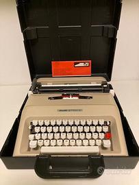Macchina da scrivere Olivetti Lettera 35