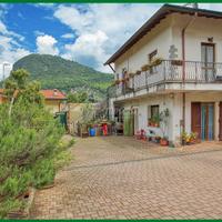 PORZIONE DI VILLA CON GIARDINO