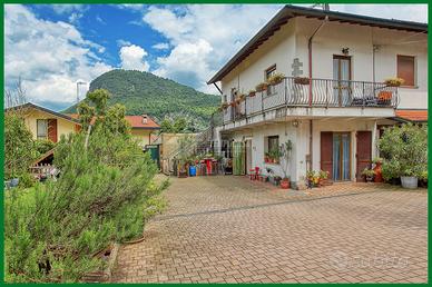 PORZIONE DI VILLA CON GIARDINO