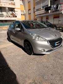 Peugeot 208 1.2 benzina tenuta sempre in box