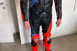Coppia di Tute in pelle da moto dainese