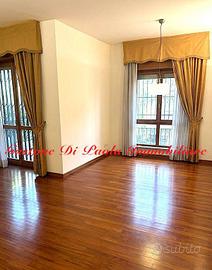 Appartamento di 154 m² con 4 locali e box auto a S