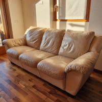 Divano Natuzzi pelle color avorio
