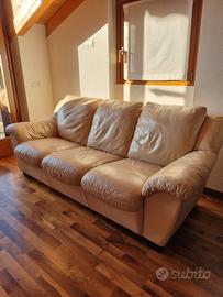 Divano Natuzzi pelle color avorio