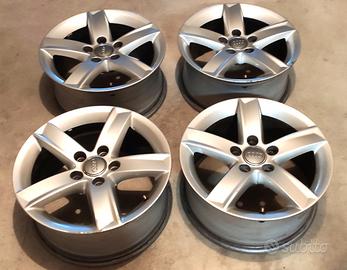 Cerchi Audi originali.