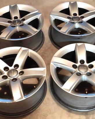 Cerchi Audi originali.
