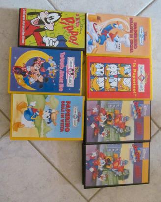 Videocassette con cartoni animati per bambini.