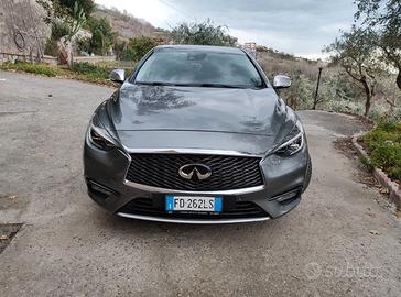 INFINITI Q30 1.5 DCT 109 CV Business Executive