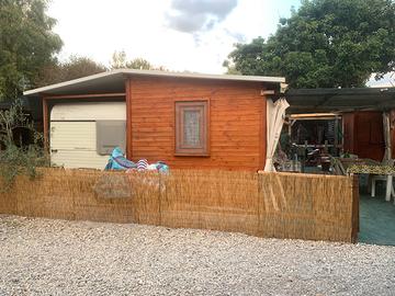 Roulotte camperizzata con casetta in legno