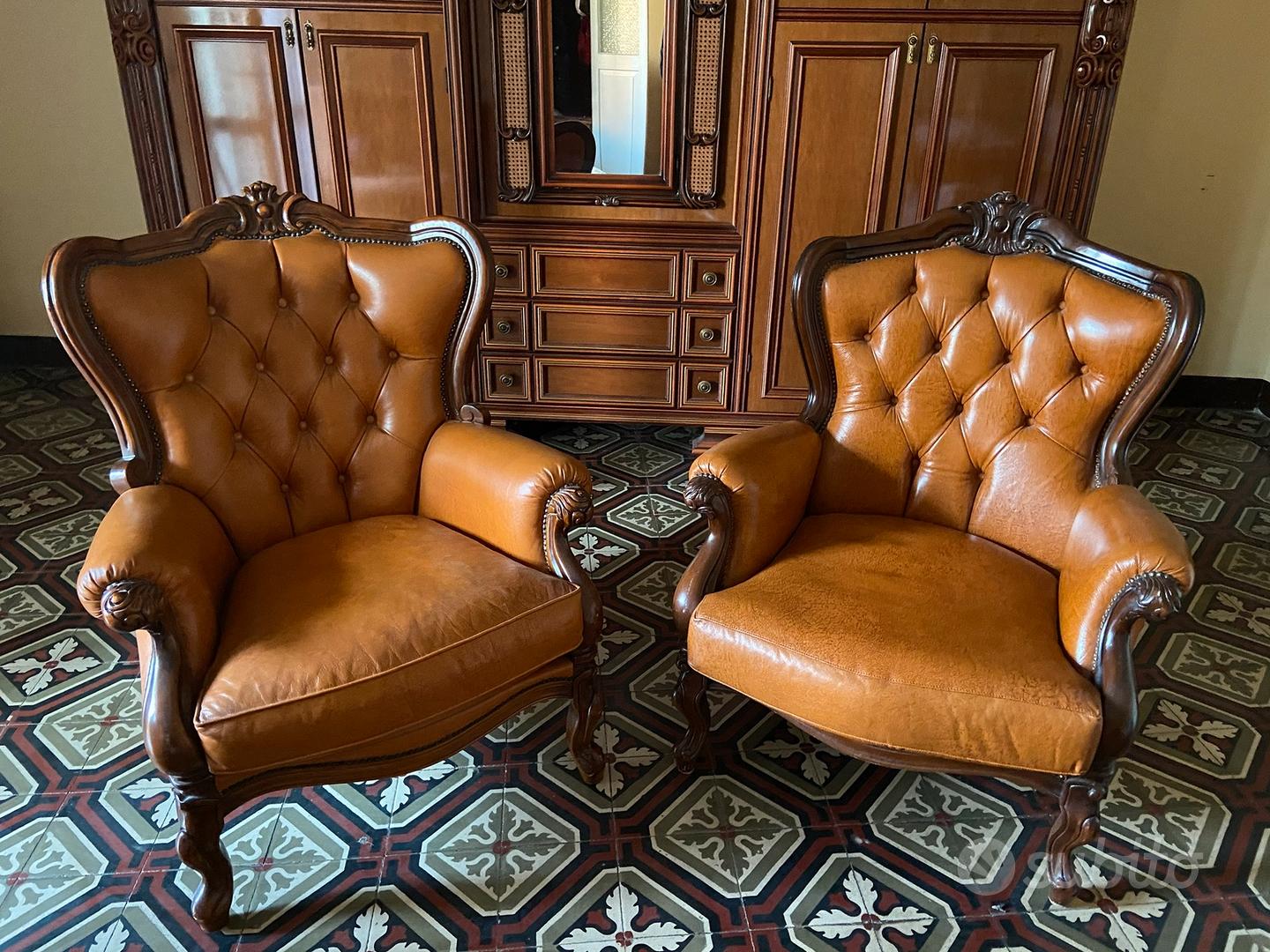 Coppia di poltrone vintage stile barocco in pelle Arredamento e