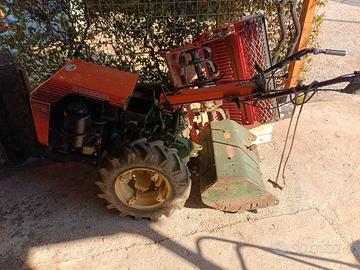 Motocoltivatore con accessori  in loco