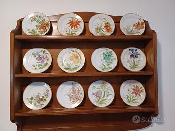 piattaia con dodici piatti dipinti a mano