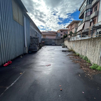 Capannone con piazzale ad Aci Catena