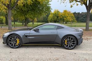 Aston Martin Vantage Coupé-con iva prezzo top.