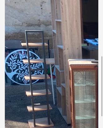 Librerie, scaffali, tavoli, vetrinetta
