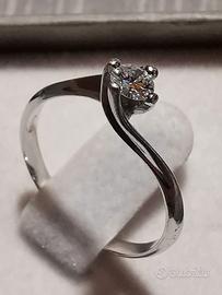 annello solitario con diamante 