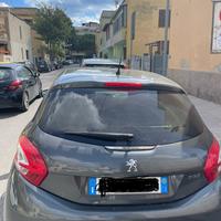 Pegeaut 208 anno 2015 - 125.000km benzina