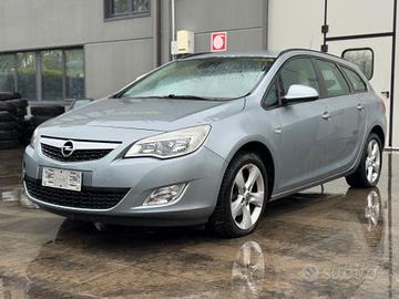 OPEL ASTRA J per ricambi usati A17DTR