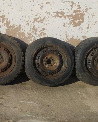 Pneumatici chiodati R14