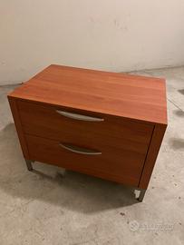 Comodino con due cassetti