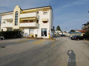 3 Vetrine a Aviano