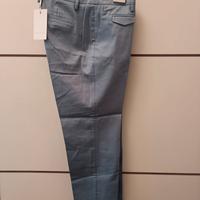 Pantaloni donna modello Capri 