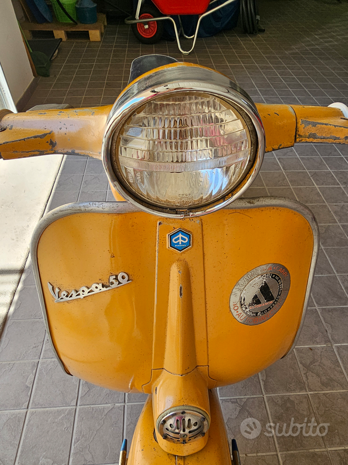 Faro Tondo Vespa 50 Del 1968 Vespa 50 1968 Classic Trader Vespa 50