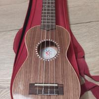 UKULELE 