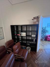 Libreria in legno nero