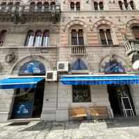 Via Garibaldi, attività di bar pluridecennale