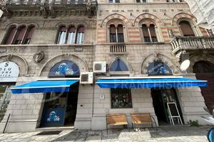 Via Garibaldi, attività di bar pluridecennale