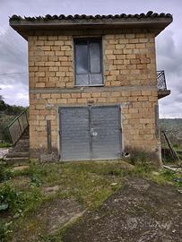 Casa 80 mq con 10.000 mq di terreno e uliveto