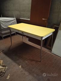 Tavolo cucina vintage