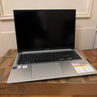 Asus Vivobook 16 pollici