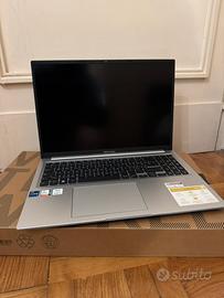 Asus Vivobook 16 pollici