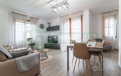 4 locali con doppi servizi box e cantina