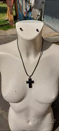 Collana a croce nera e argento