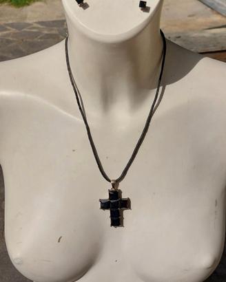 Collana a croce nera e argento