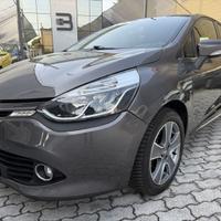 Renault Clio 5p 1.2 Costume National DUEL 75c...