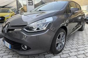 Renault Clio 5p 1.2 Costume National DUEL 75c...