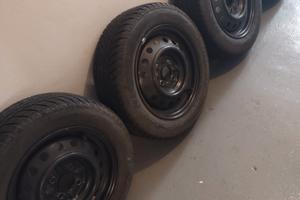    Cerchi e gomme invernali yaris