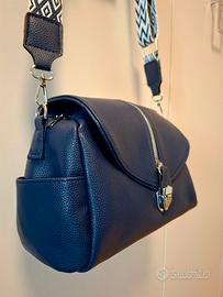Borsa donna blu nuova con tracolla decorata