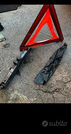 Kit per sostituire ruota auto