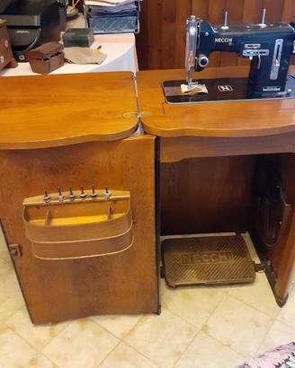 Necchi macchina per cucire anni ‘50 con mobile