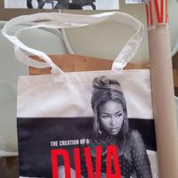 Tote bag nuova di Guess + poster di Naomi Campbell