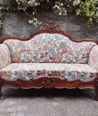 Antico divano in noce metà '800